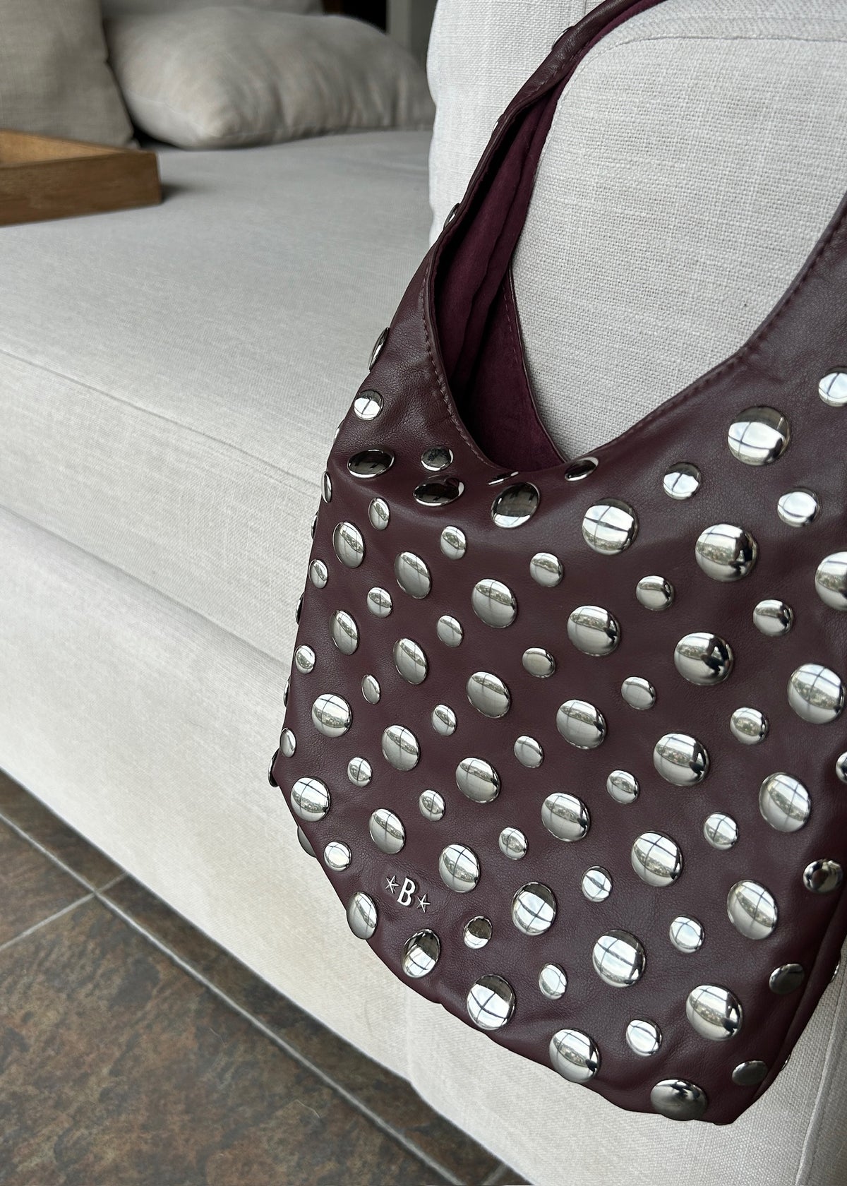 BOLSO HOBO STUDDED