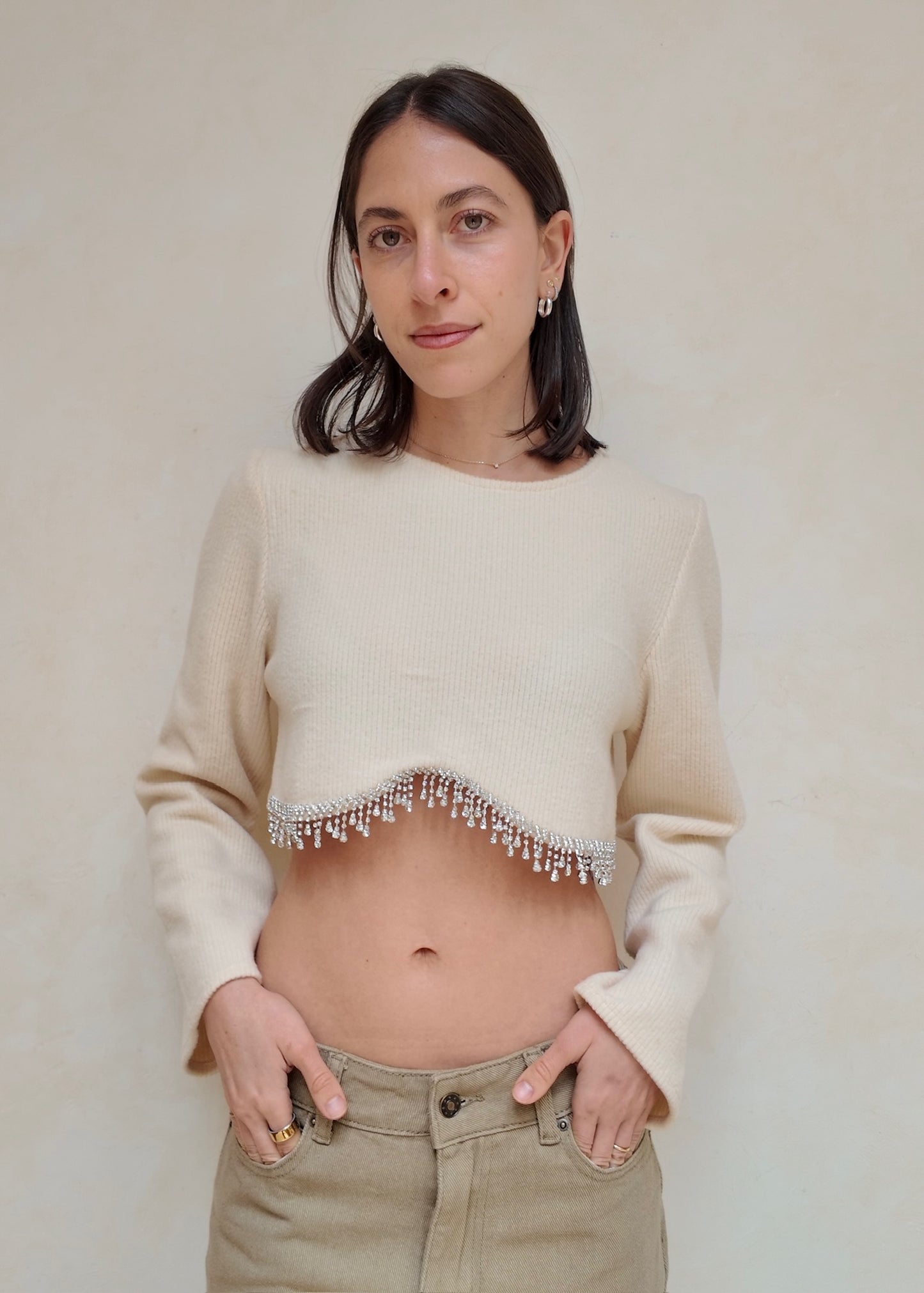 SUÉTER CROPPED CON DIAMANTES
