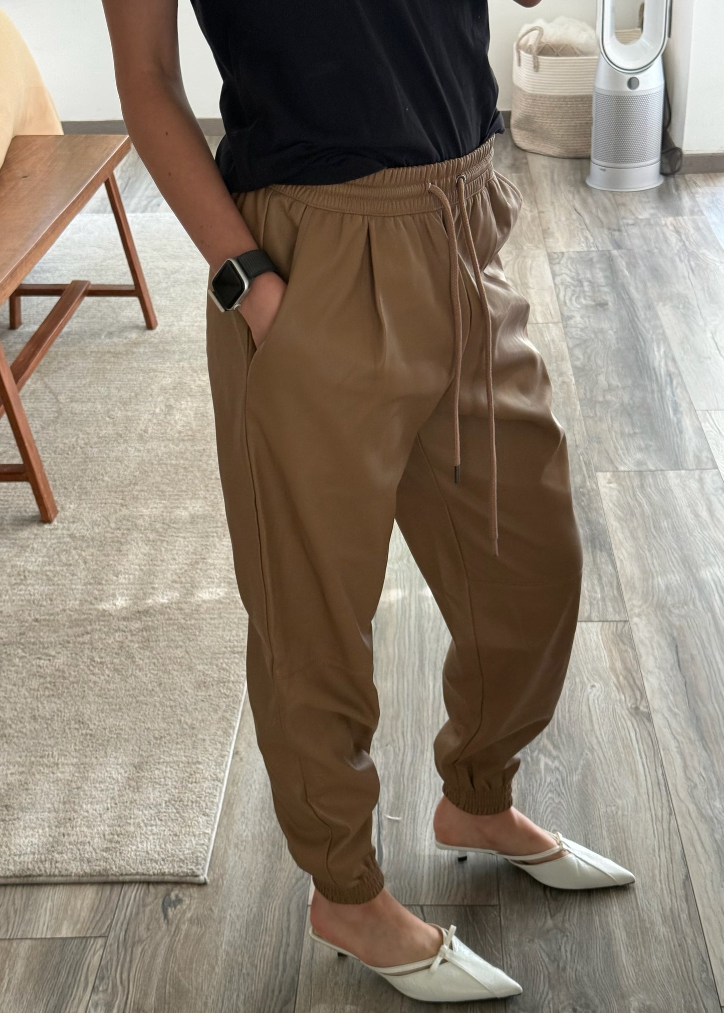 JOGGERS FAUX LEATHER CAMEL