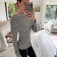 SUÉTER GRIS CON CUELLO PLEGABLE