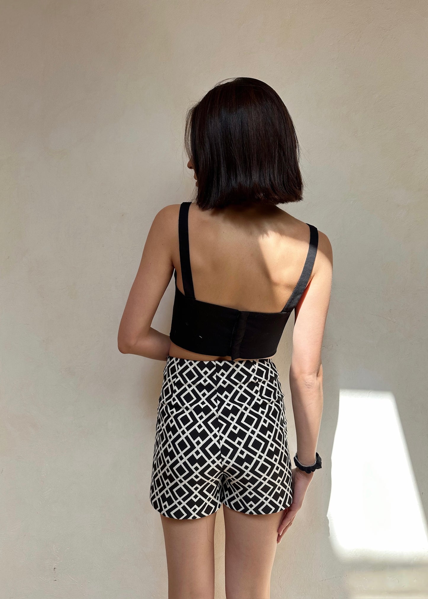 SHORTS CON PRINT B&W