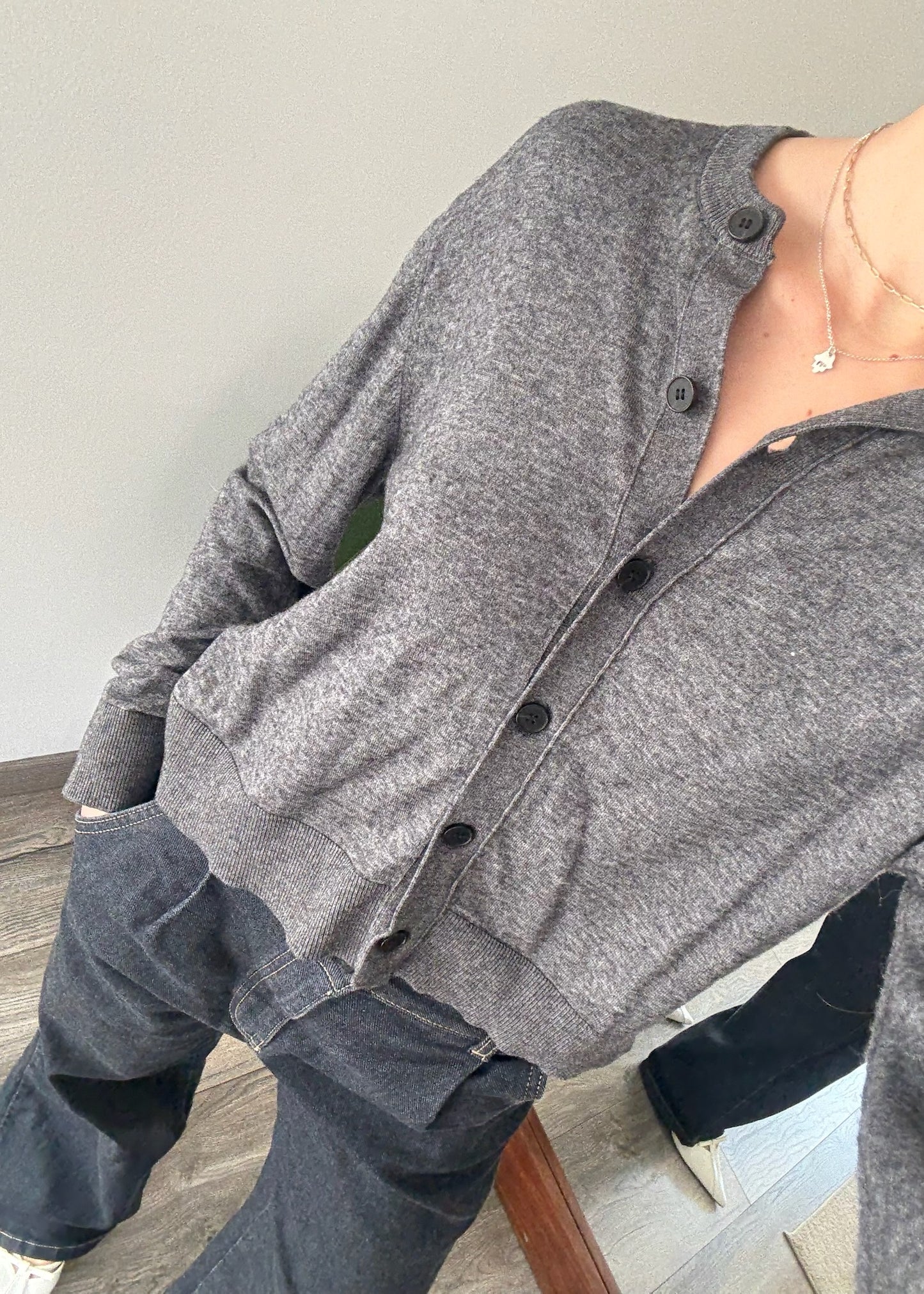 CARDIGAN GRIS BÁSICO