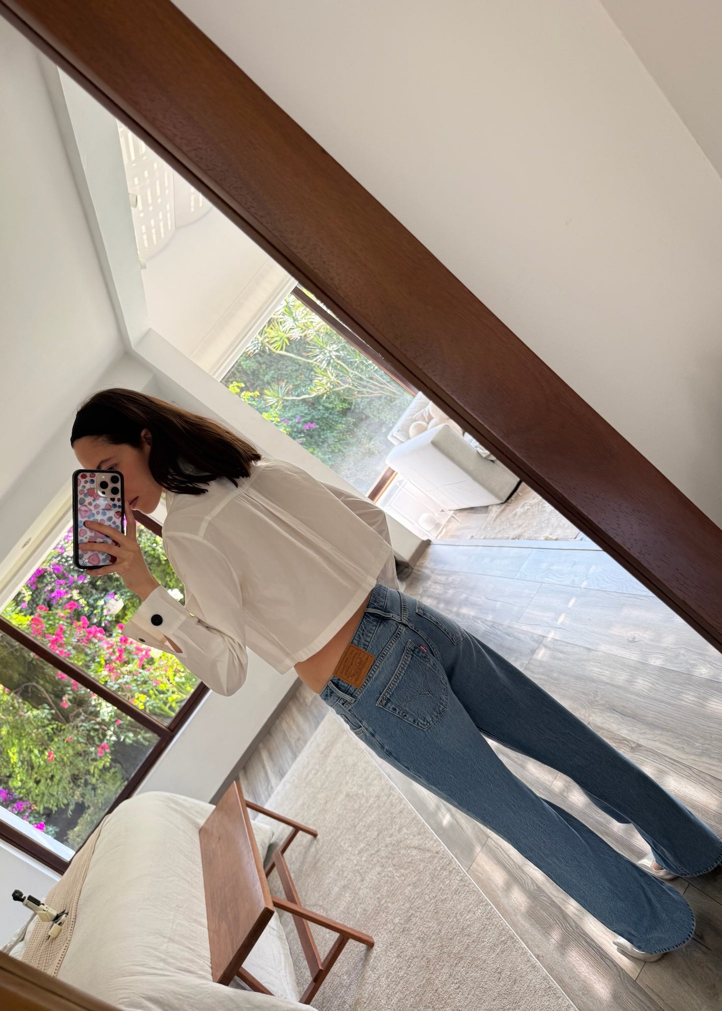 CAMISA CROPPED CON BOTONES NEGROS