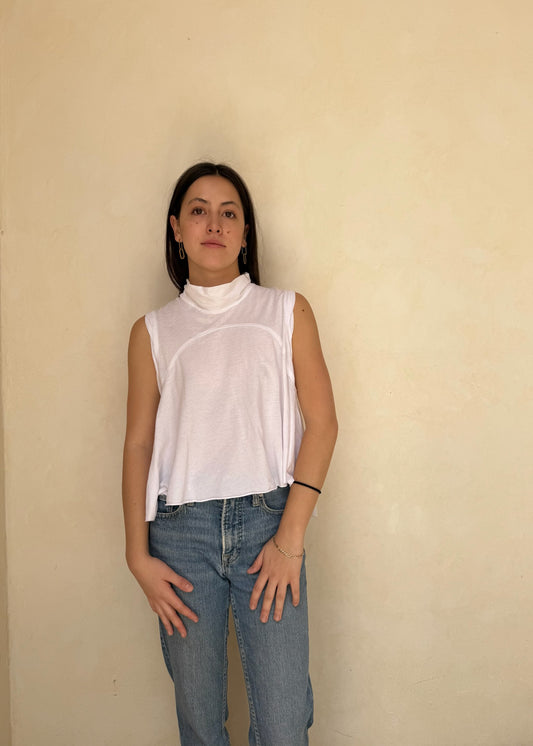 TOP BLANCO CASUAL CON CUELLO
