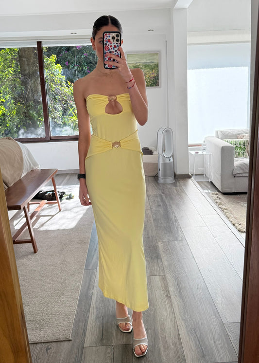 VESTIDO STRAPLESS CON CONCHAS