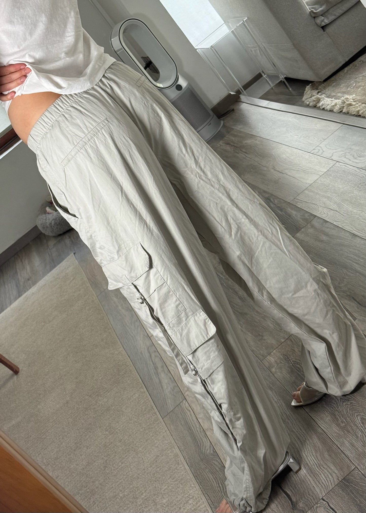 PARACHUTE PANTS GRISES