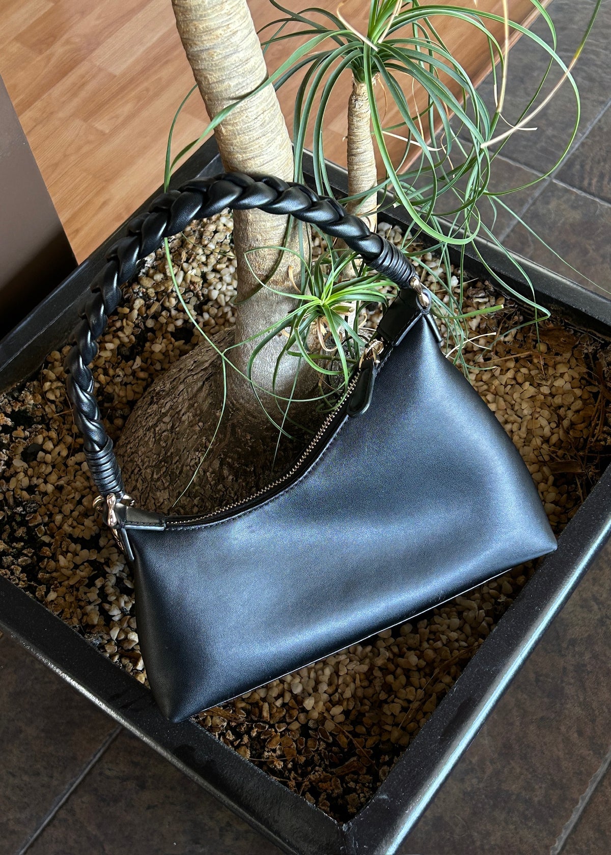 BOLSA DE HOMBRO ASIMÉTRICA