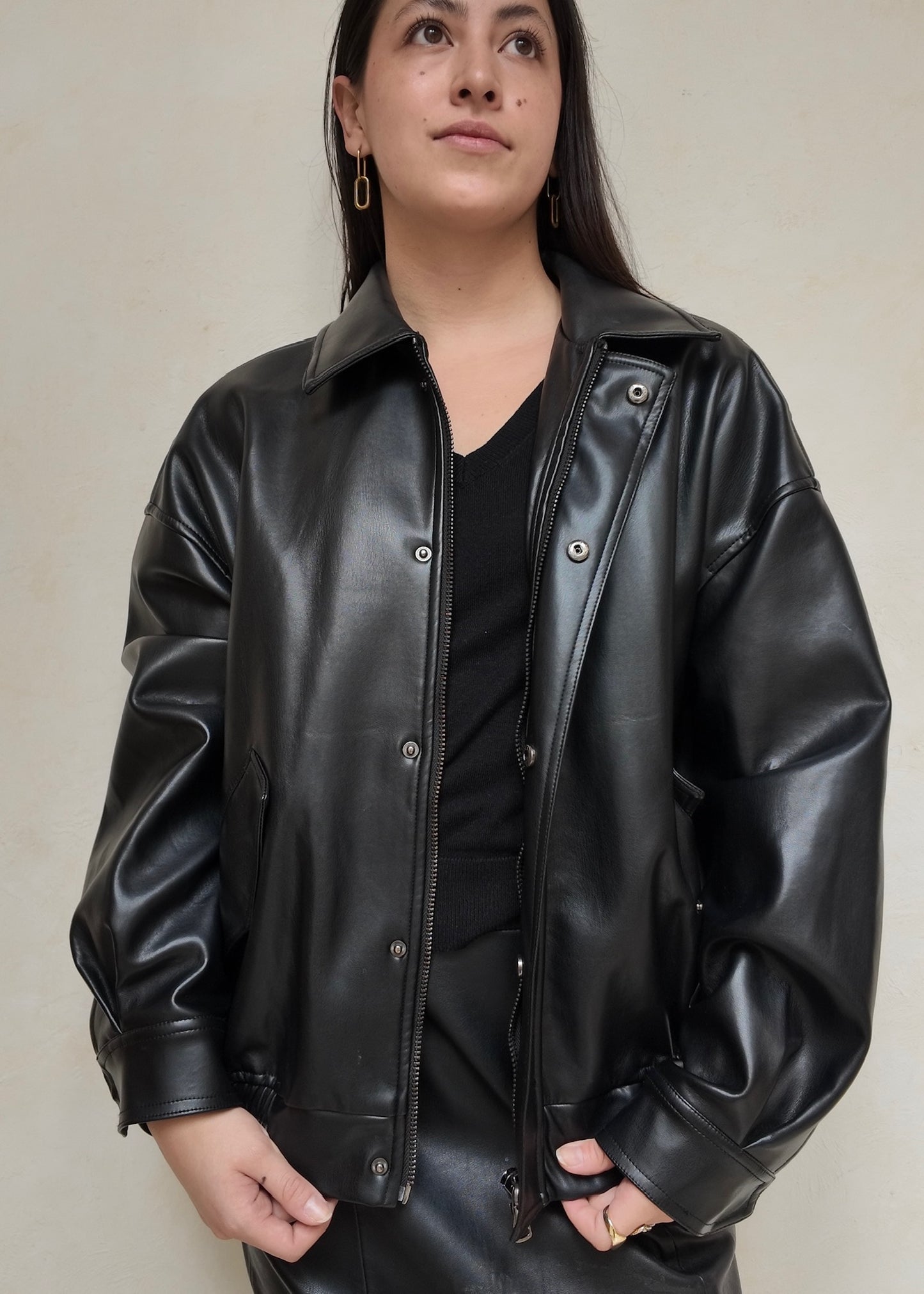 CHAMARRA BOMBER NEGRA OVERSIZED