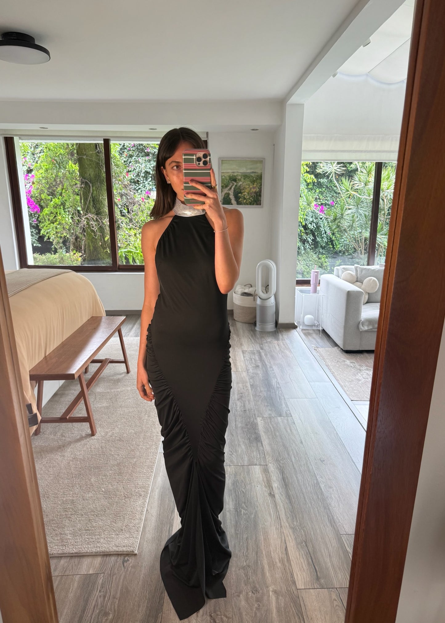 VESTIDO CUELLO HALTER Y TRIÁNGULO
