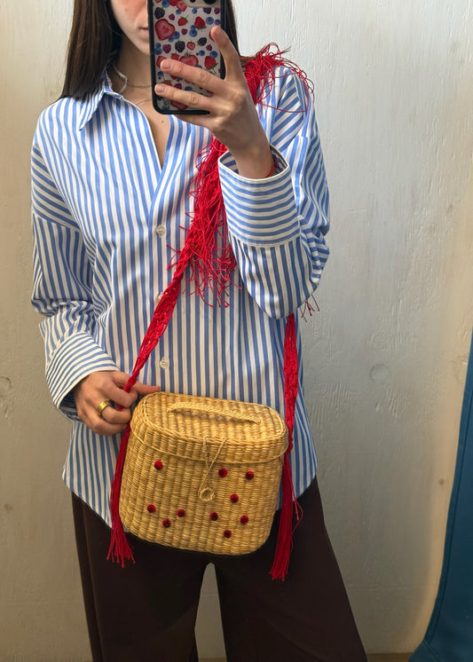 STRAW BAG CON DETALLES ROJOS