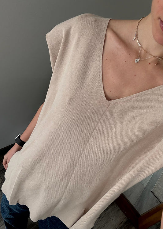 TOP DE KNIT CON HOMBRERAS