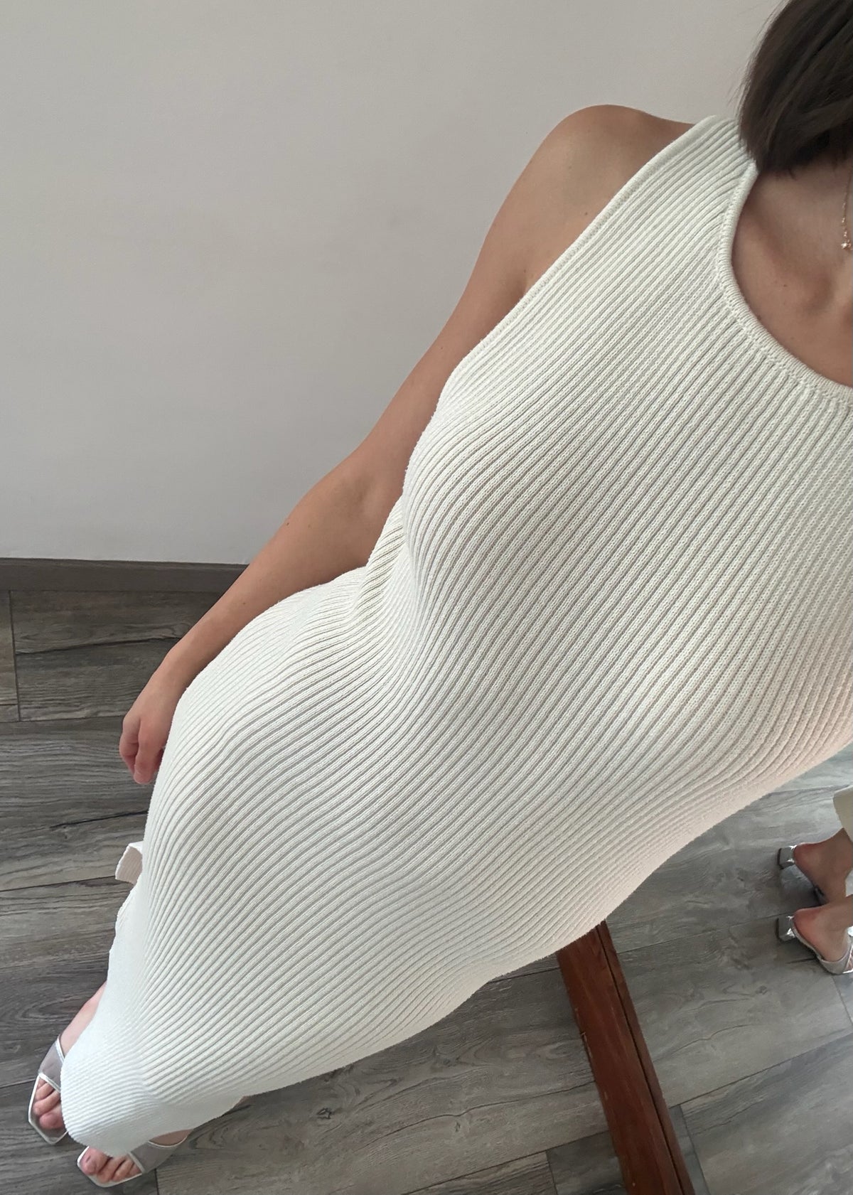 VESTIDO DE KNIT ESPALDA ABIERTA BLANCO