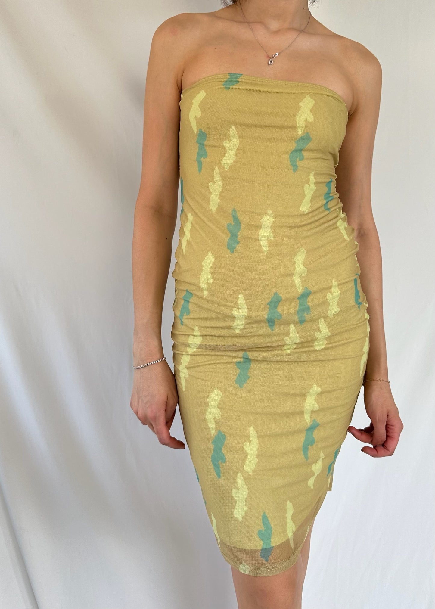 STRAPLESS DRESS DE MESH CON PRINT