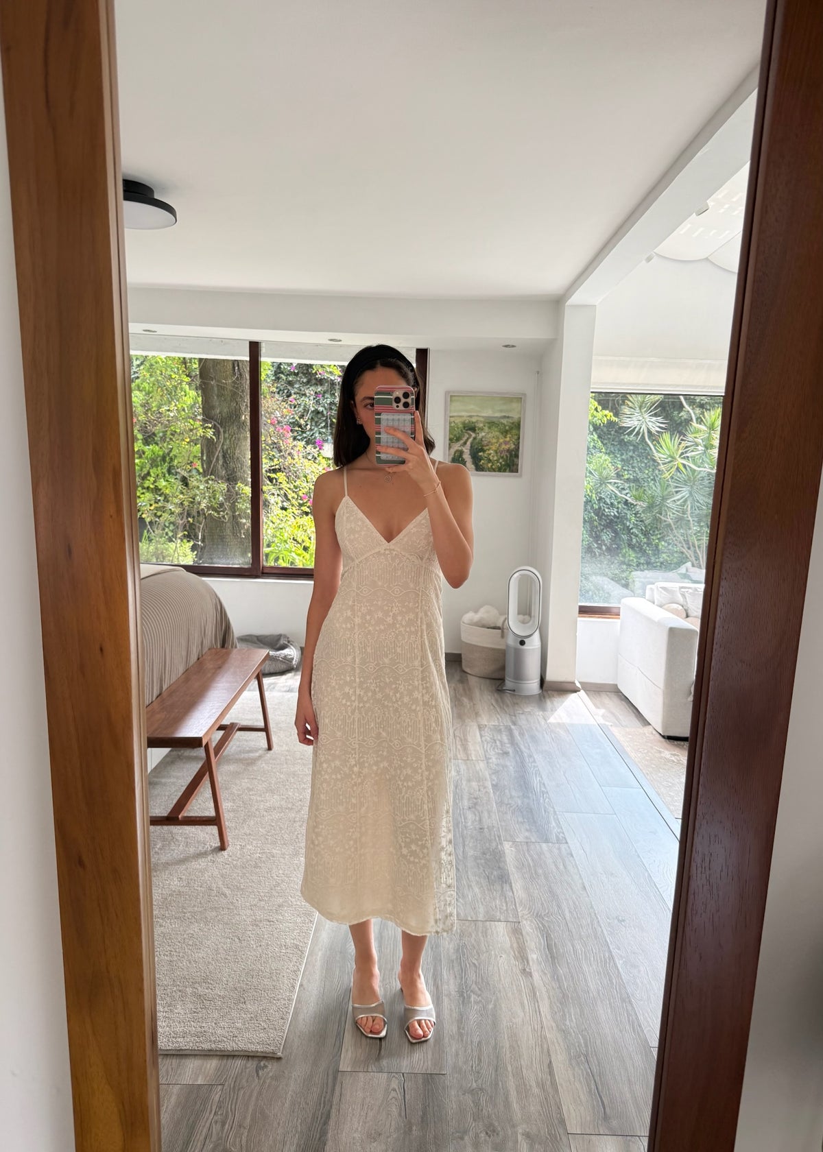 VESTIDO MIDI BLANCO CON BORDADOS