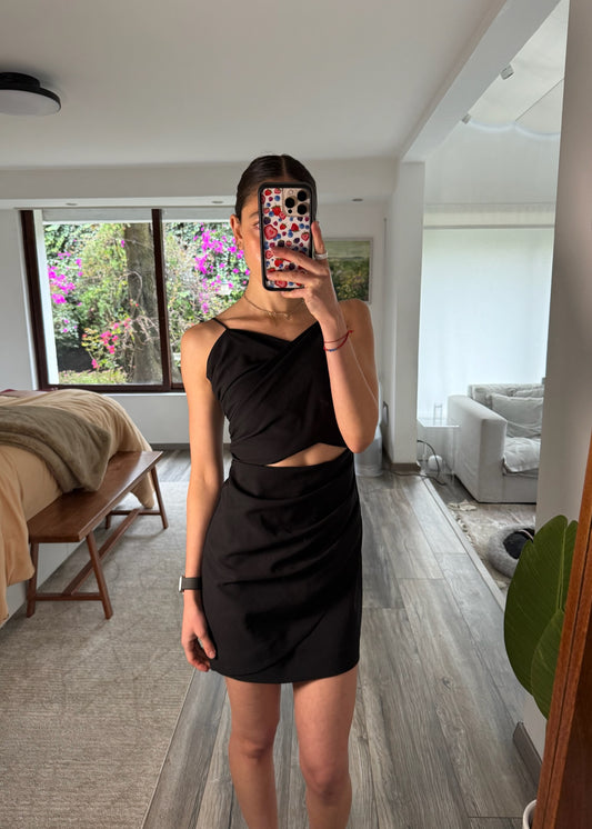 VESTIDO MINI CON CUT OUT