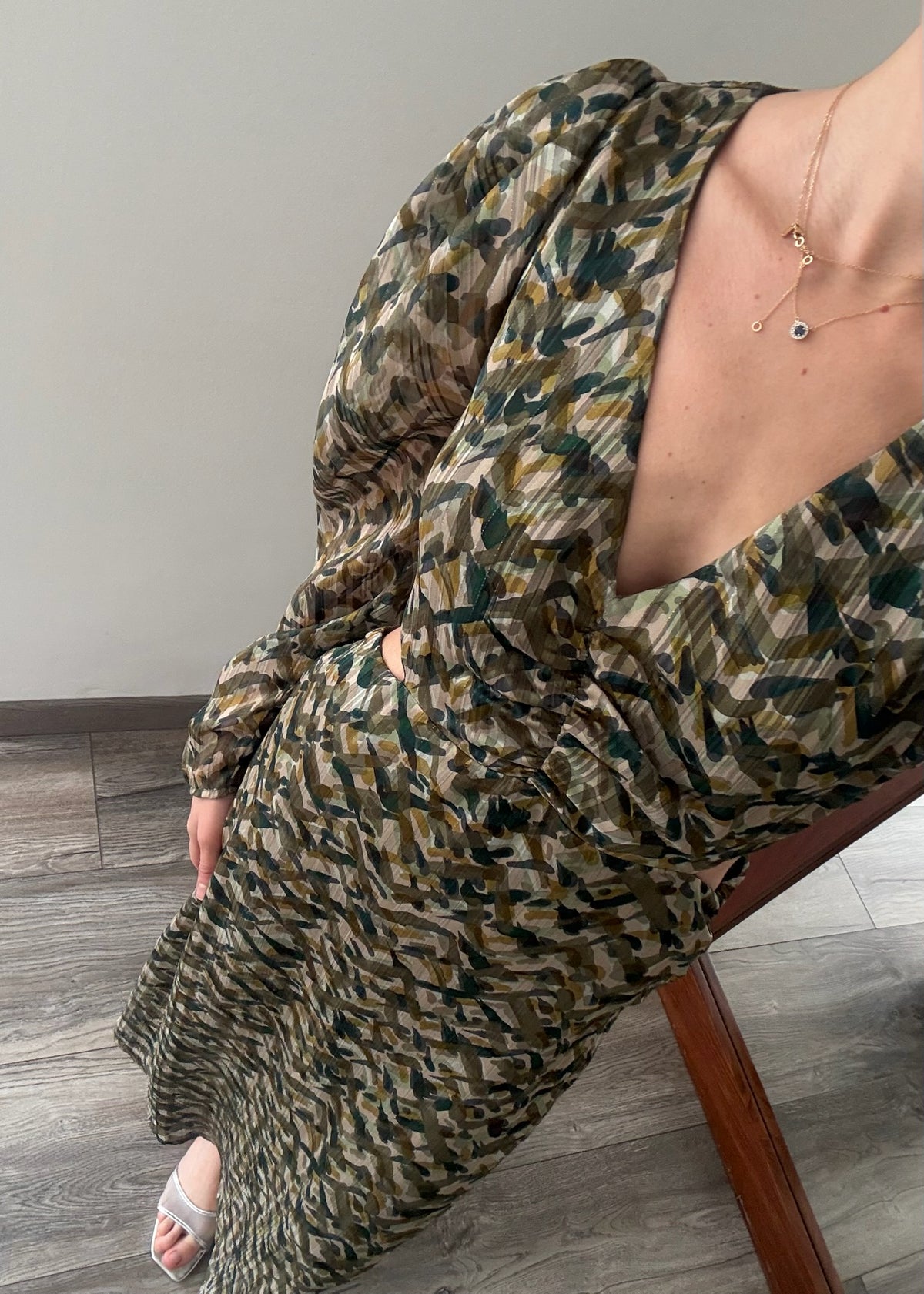 VESTIDO ESTAMPADO CON CUT OUTS VERDE