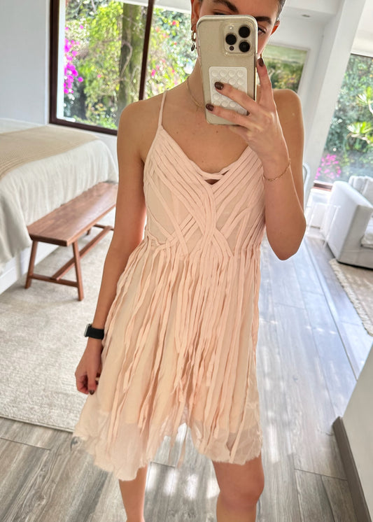 VESTIDO CON FLECOS ROSA