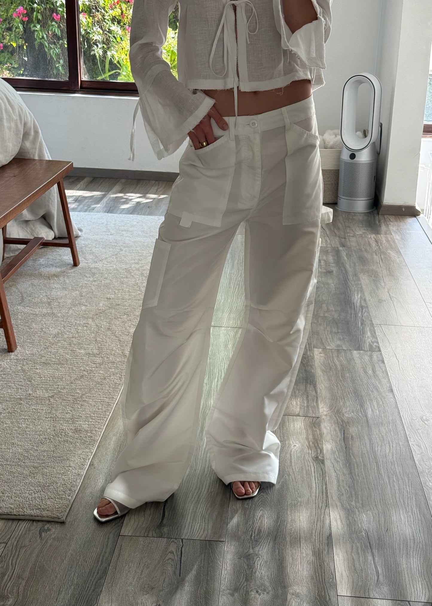 PANTALÓN CARGO SHINY BLANCO