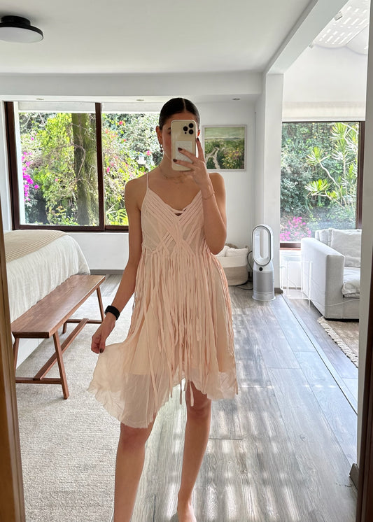 VESTIDO CON FLECOS ROSA