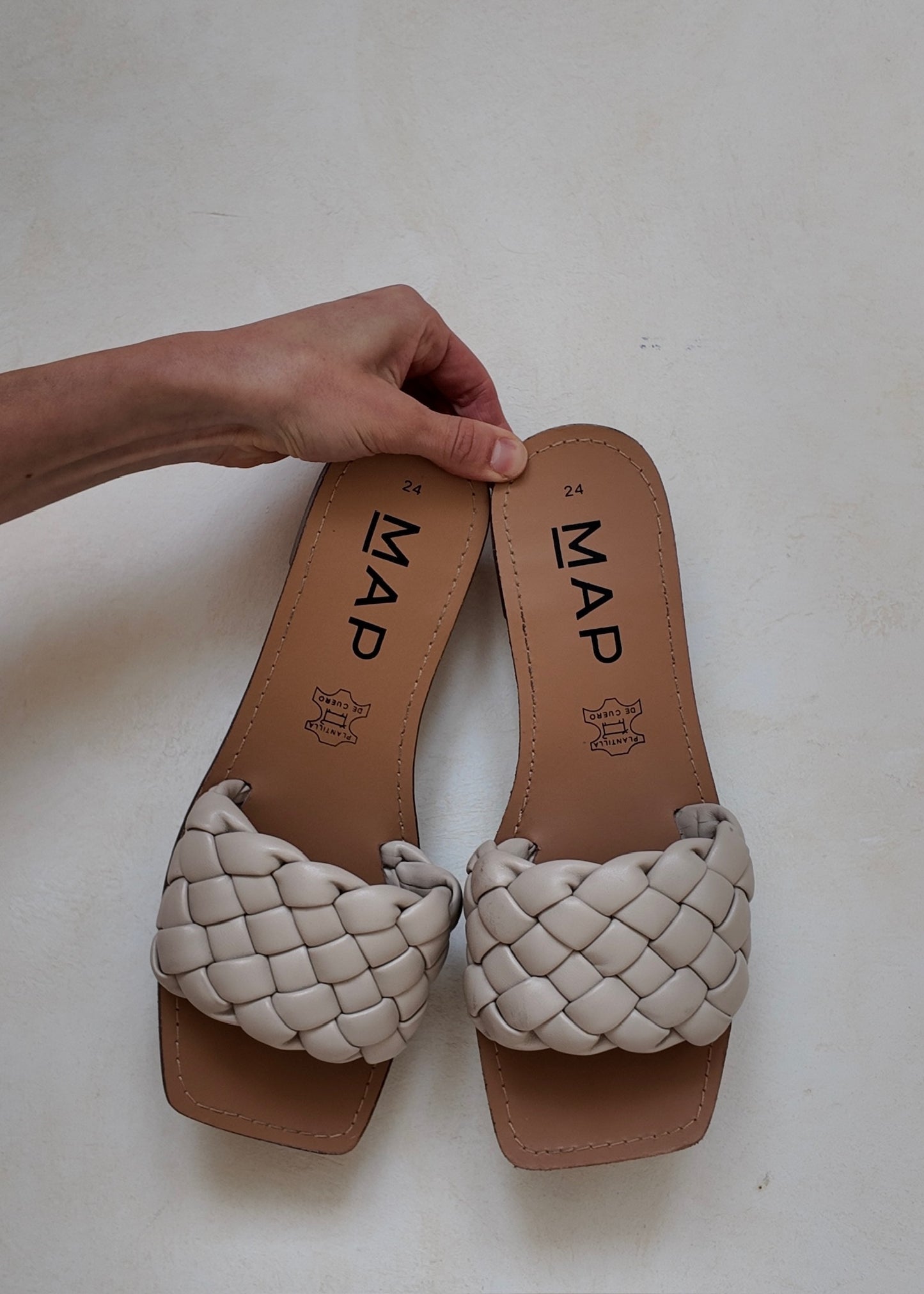 SANDALIAS DE PIEL BEIGE