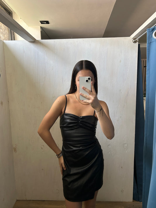 VESTIDO MINI DE FAUX LEATHER