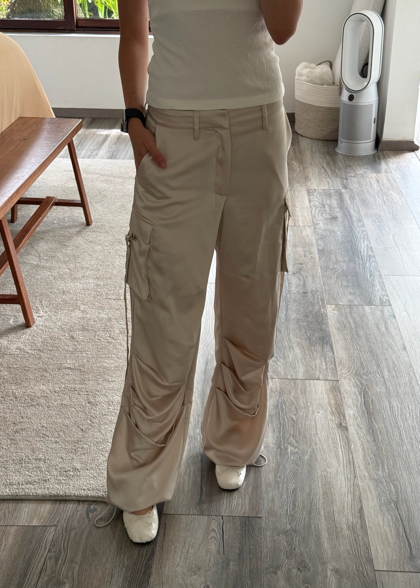 PANTALÓN SATINADO CARGO CHAMPAGNE