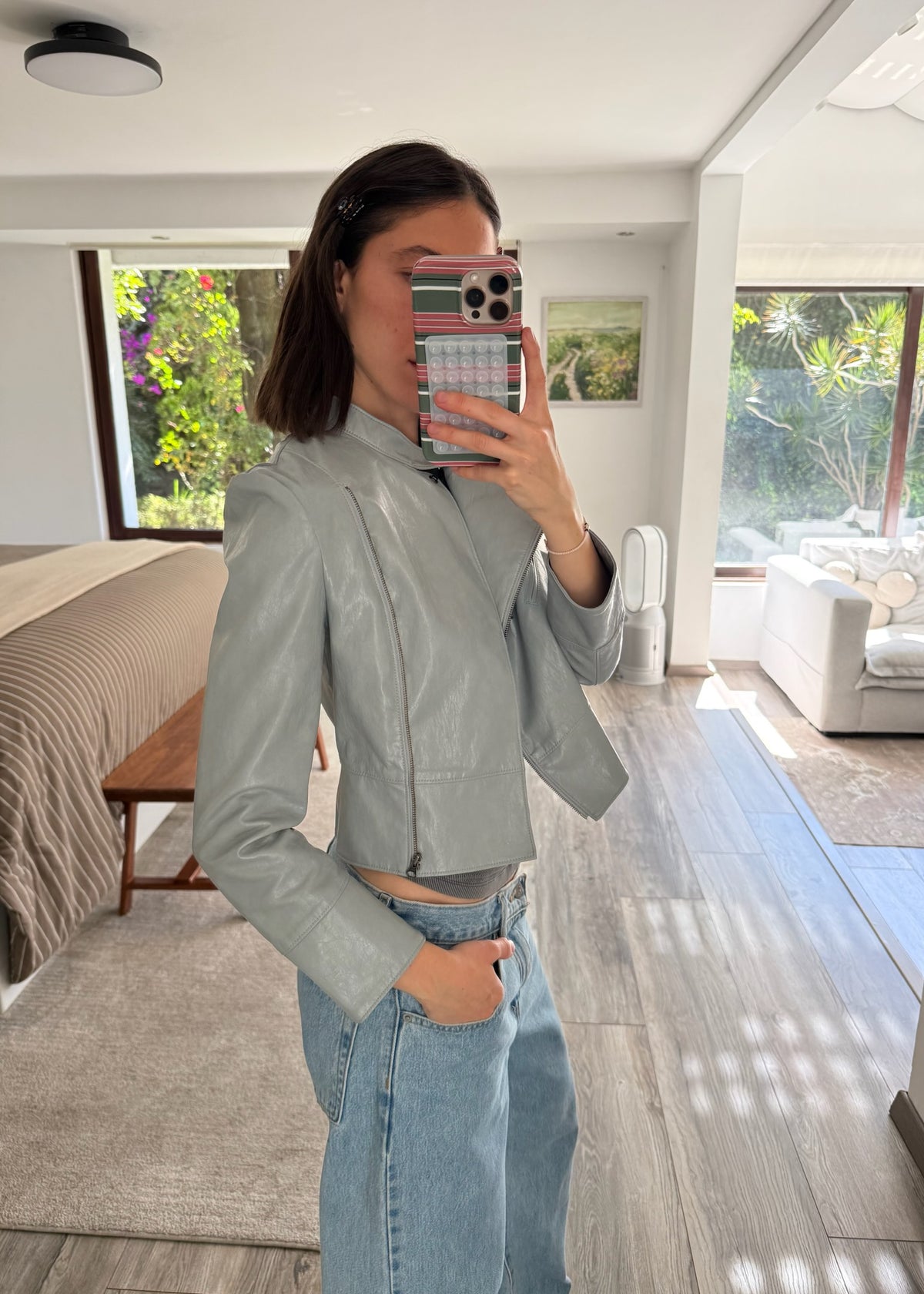CHAMARRA DE PIEL CROPPED BABY BLUE