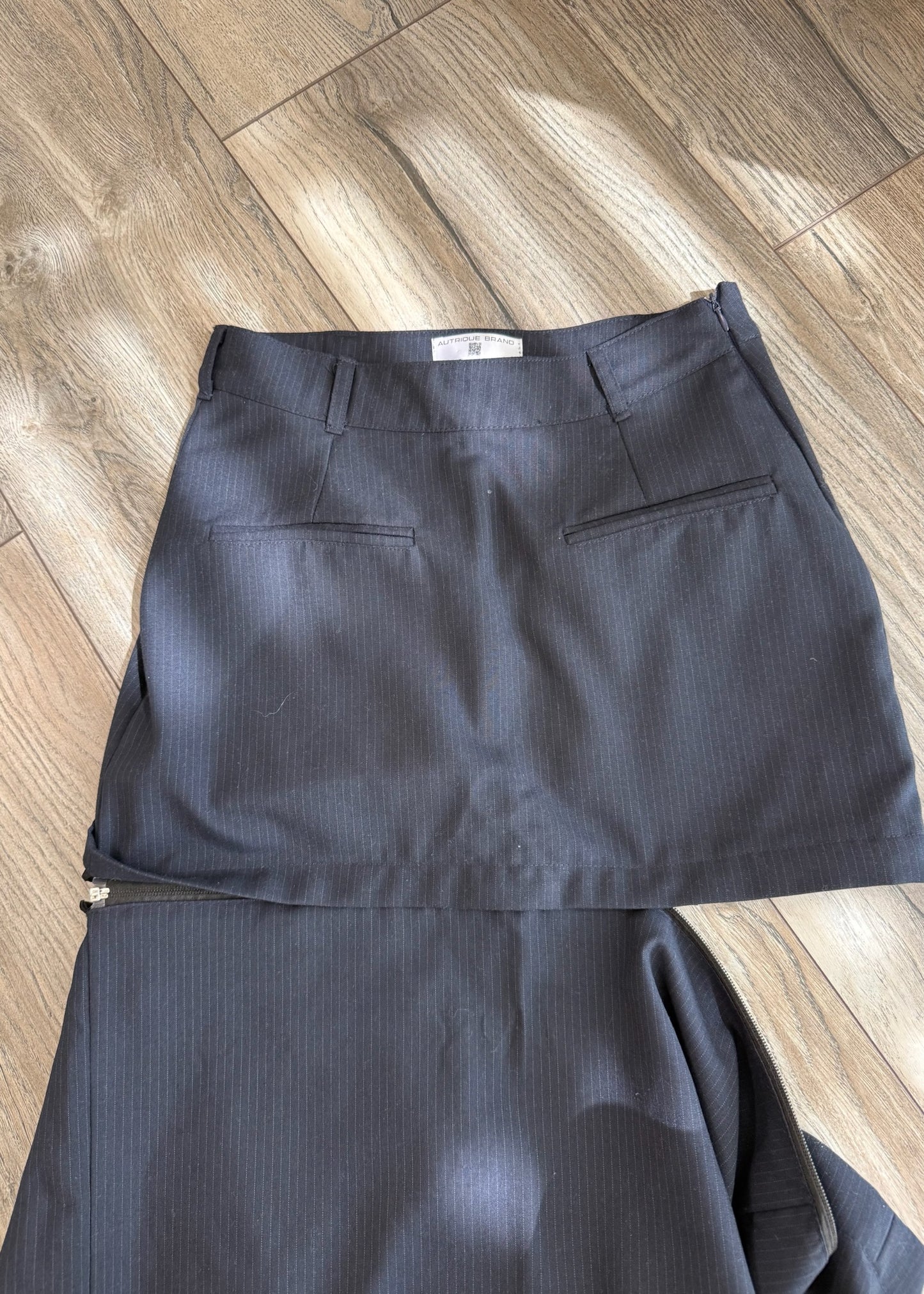 FALDA PINSTRIPED CORTA O LARGA