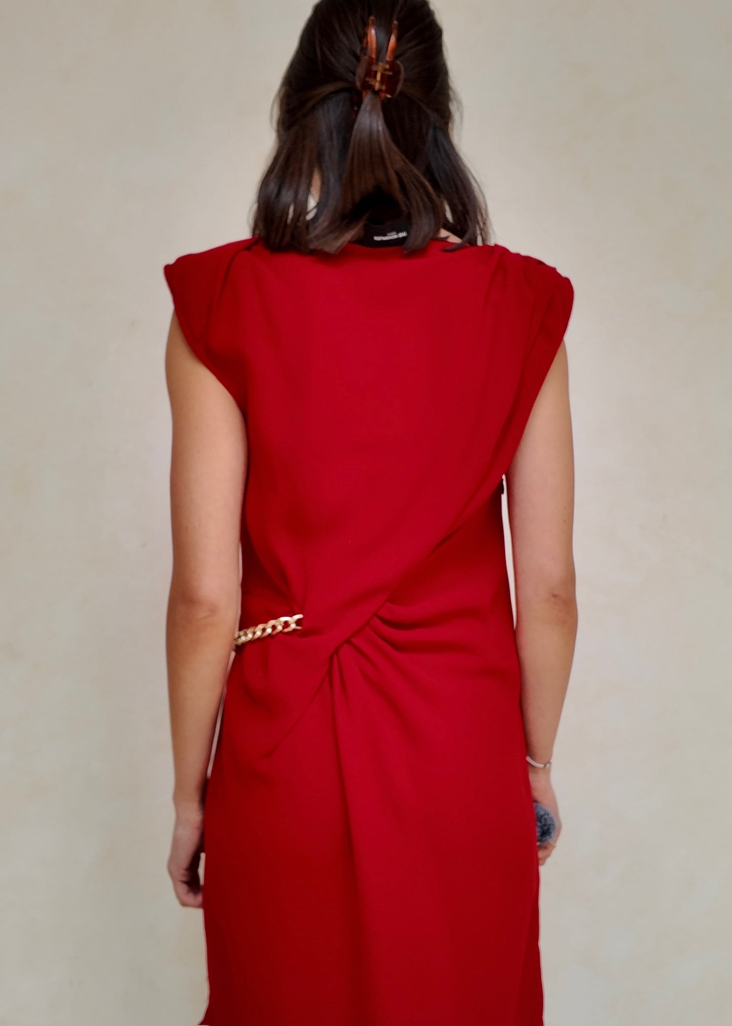 VESTIDO ROJO CON HOMBRERAS