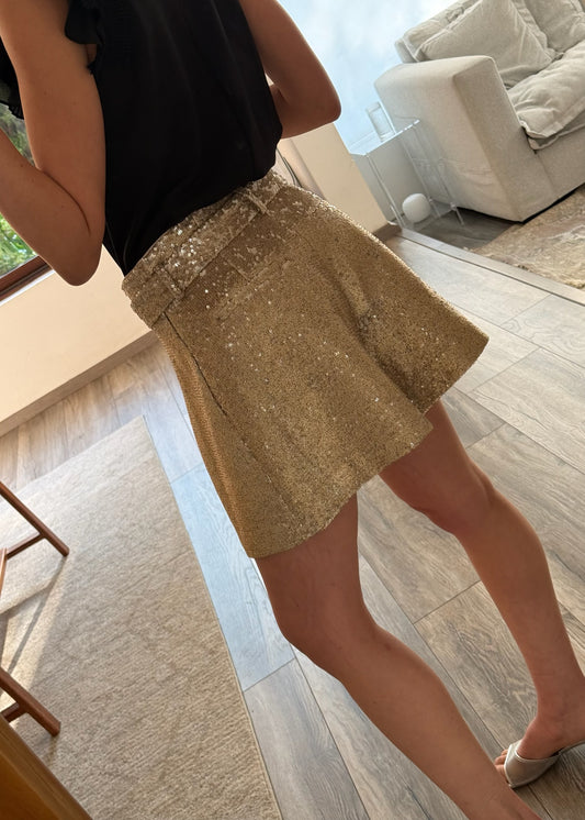 SHORTS DE LENTEJUELAS CON CINTURÓN