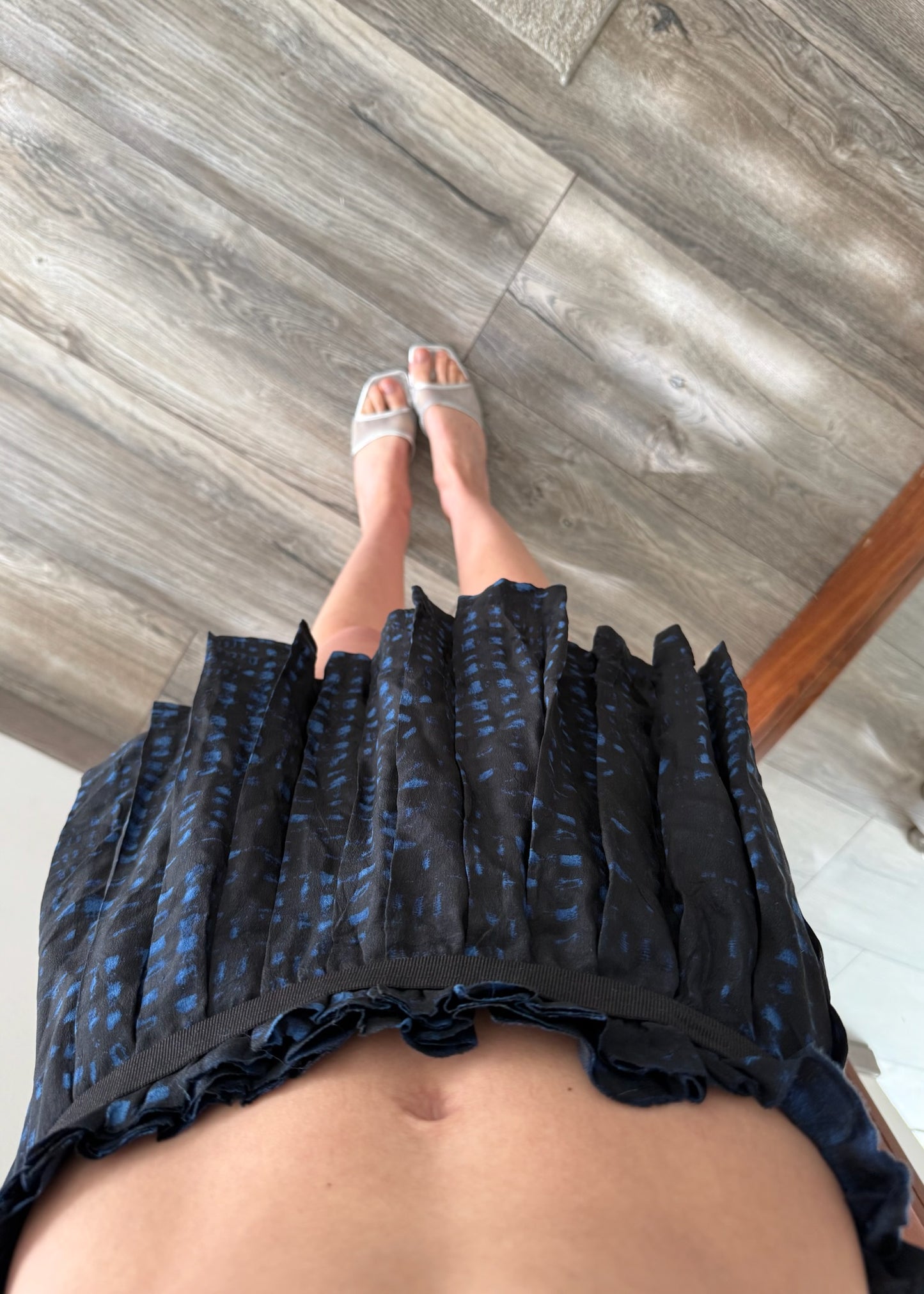 FALDA MINI DE SEDA AZUL Y NEGRA