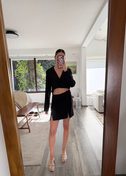 VESTIDO DE TIPO BLAZER CON CUT OUT