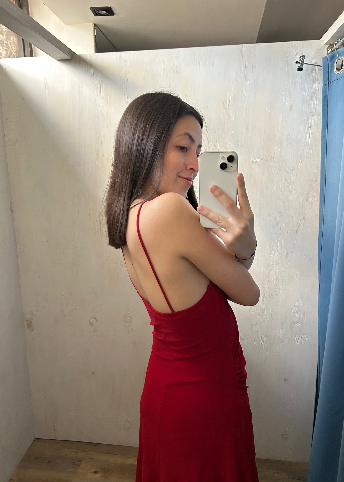 VESTIDO ROJO EN ESCOTE V