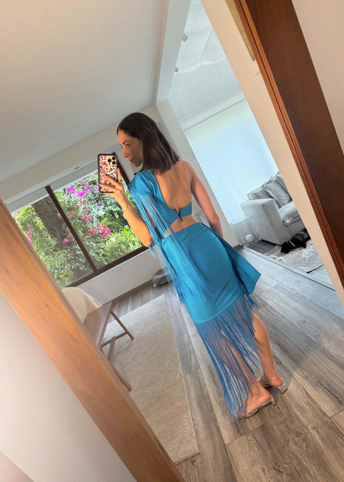 VESTIDO AZUL CON FLECOS Y CUT OUT