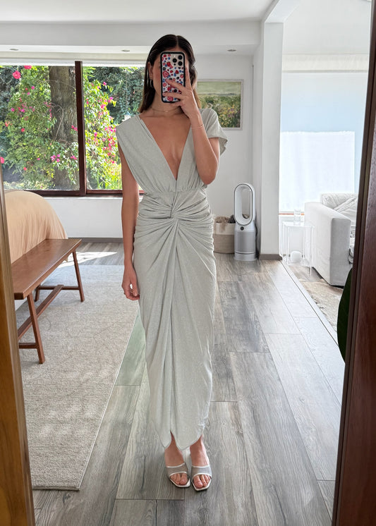 VESTIDO MIDI PLATEADO CON ESCOTE