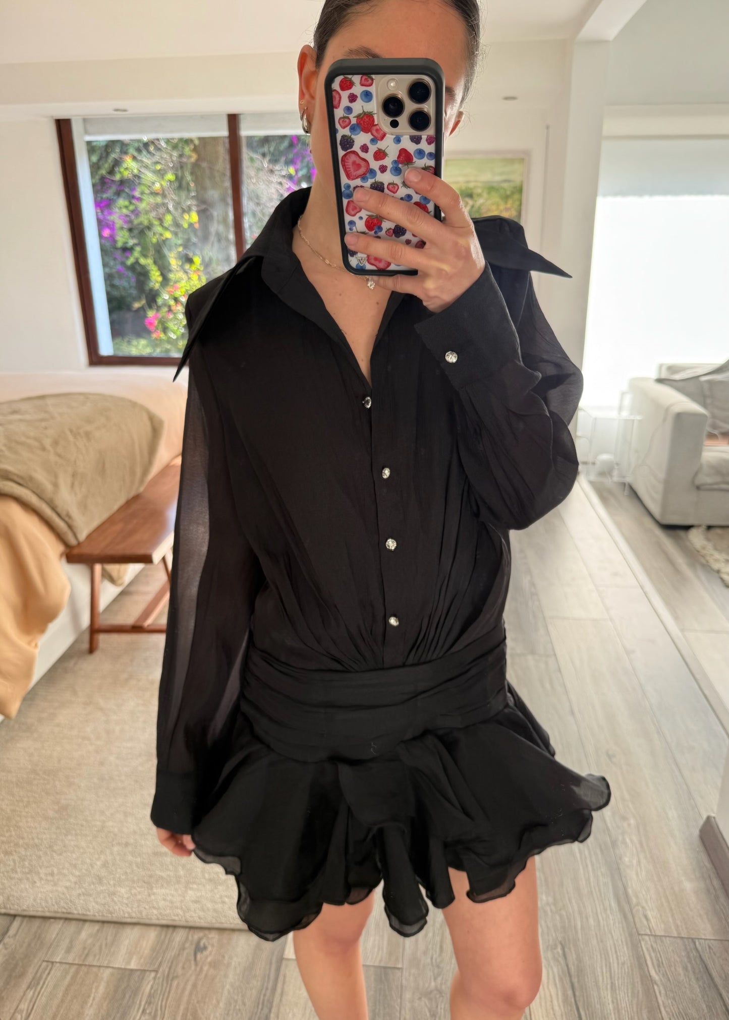 VESTIDO DE TIPO CAMISA CON OLANES