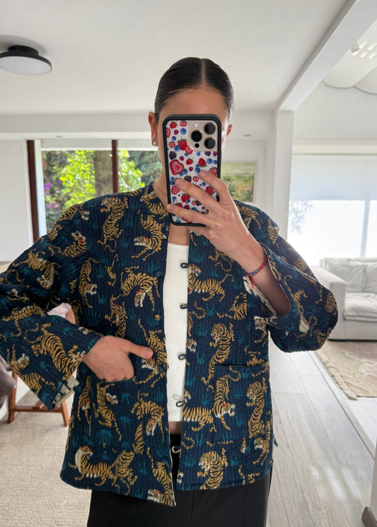 CHAMARRA CON PRINT TIGRES