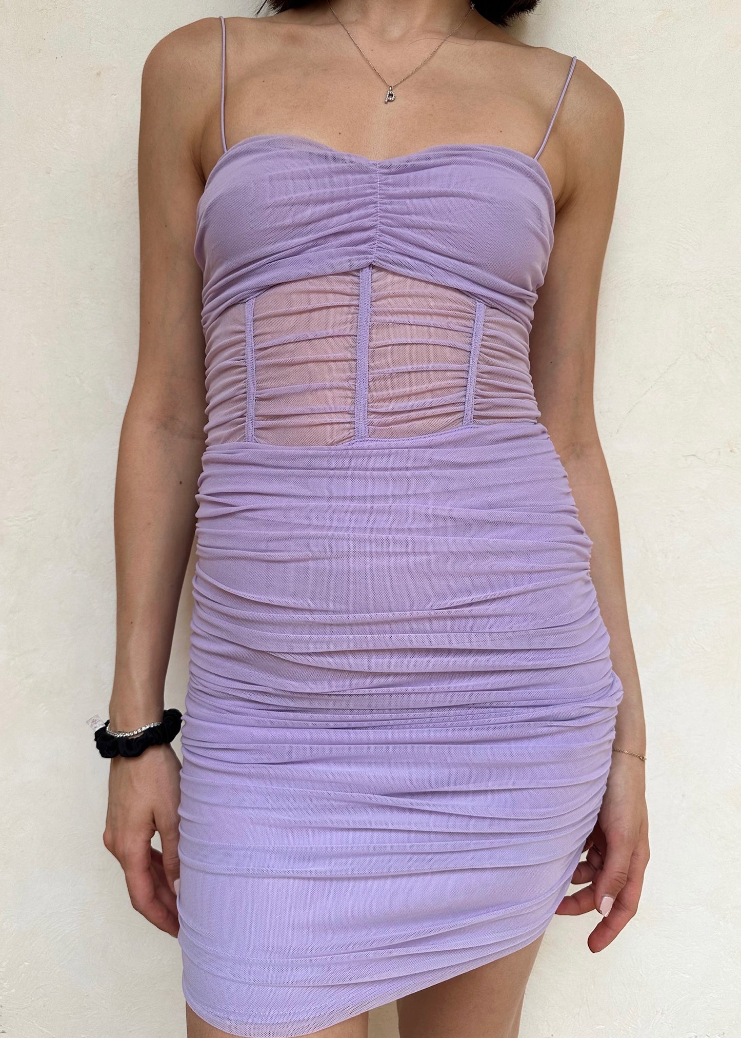 VESTIDO MORADO CON PARTE SEE THROUGH