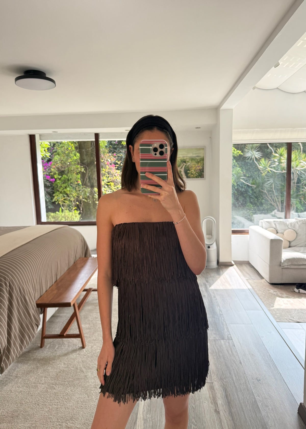 VESTIDO MINI STRAPLESS CON FLECOS