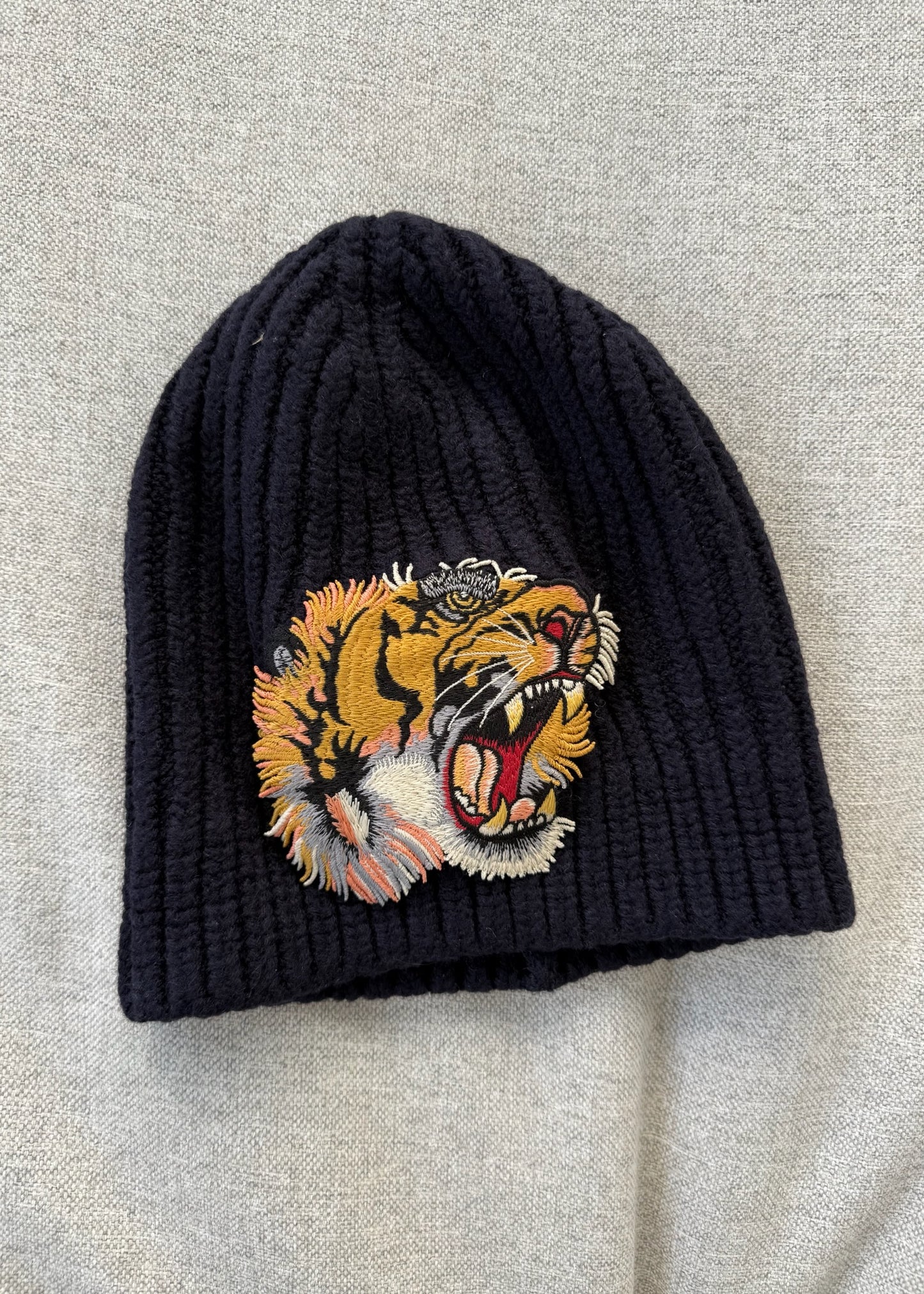 BEANIE CON TIGRE