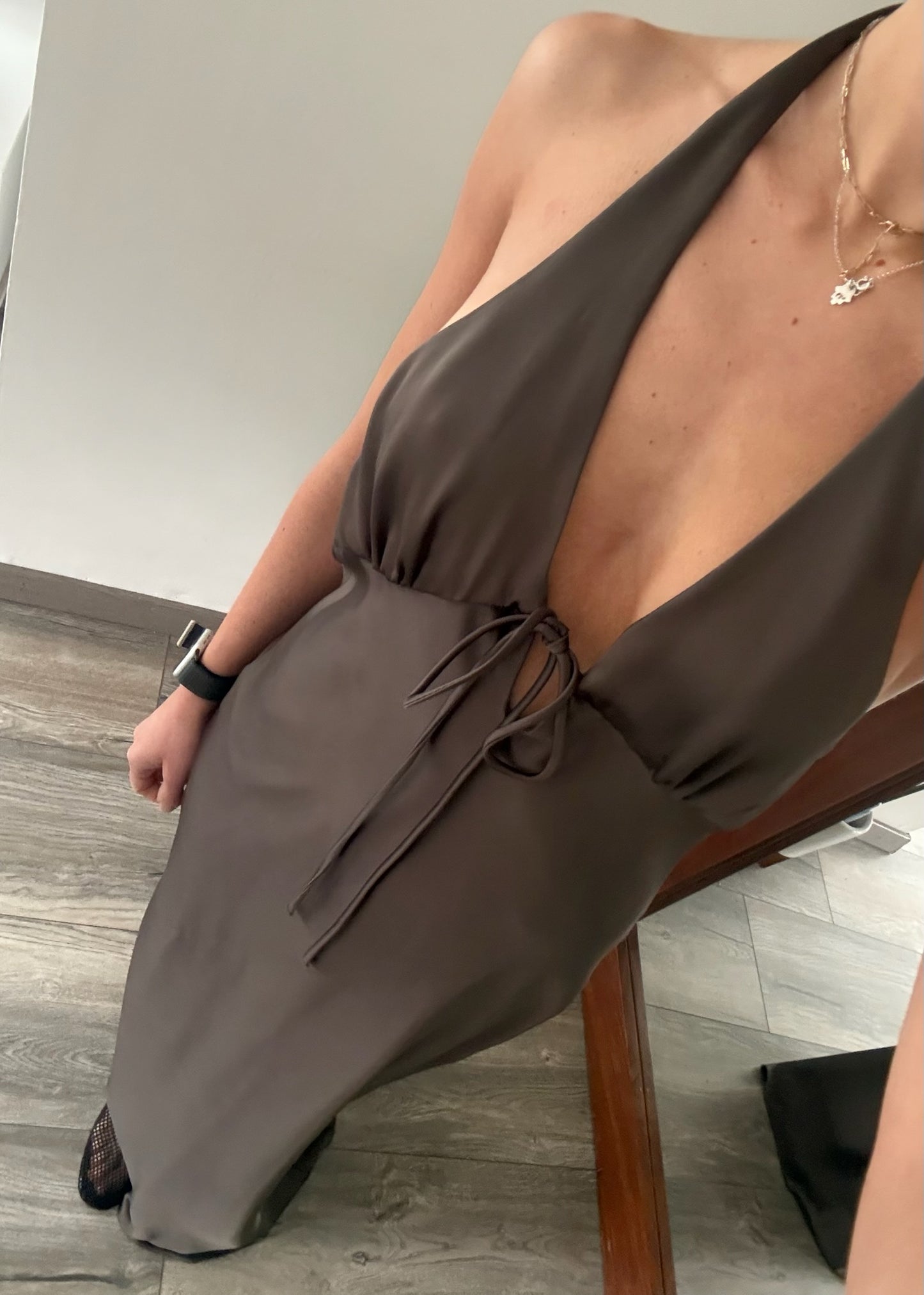 VESTIDO MAXI SILKY VERDE MILITAR