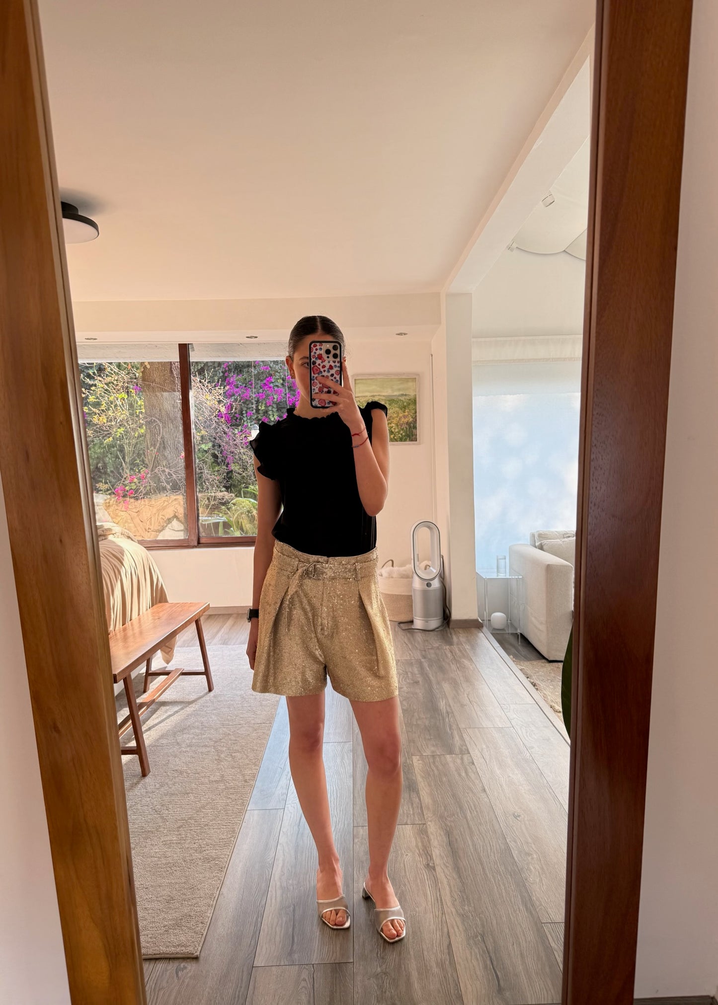 SHORTS DE LENTEJUELAS CON CINTURÓN