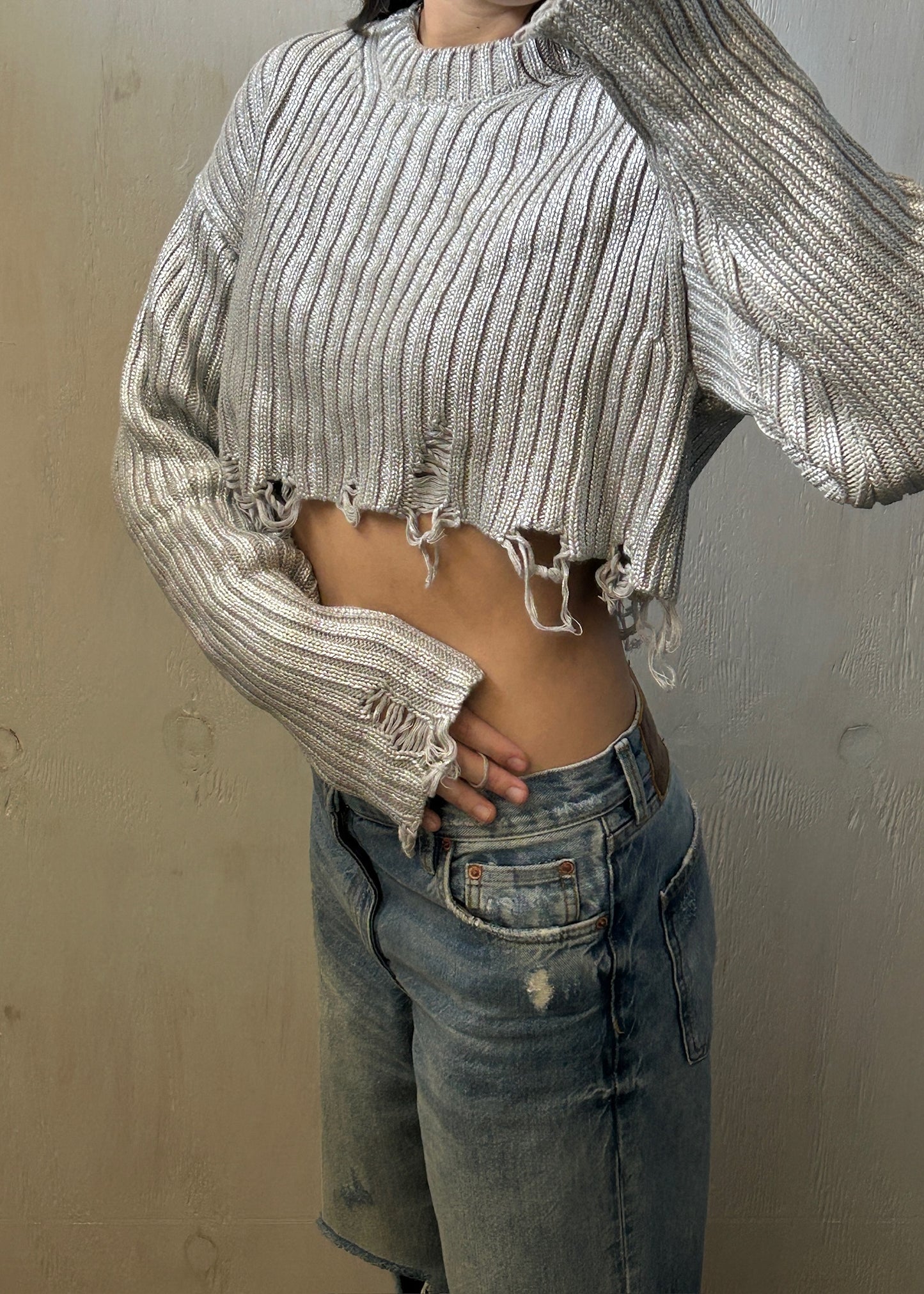 SUÉTER PLATEADO RIPPED