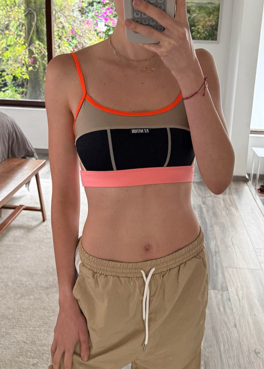 SPORTS BRA CON CUT OUTS