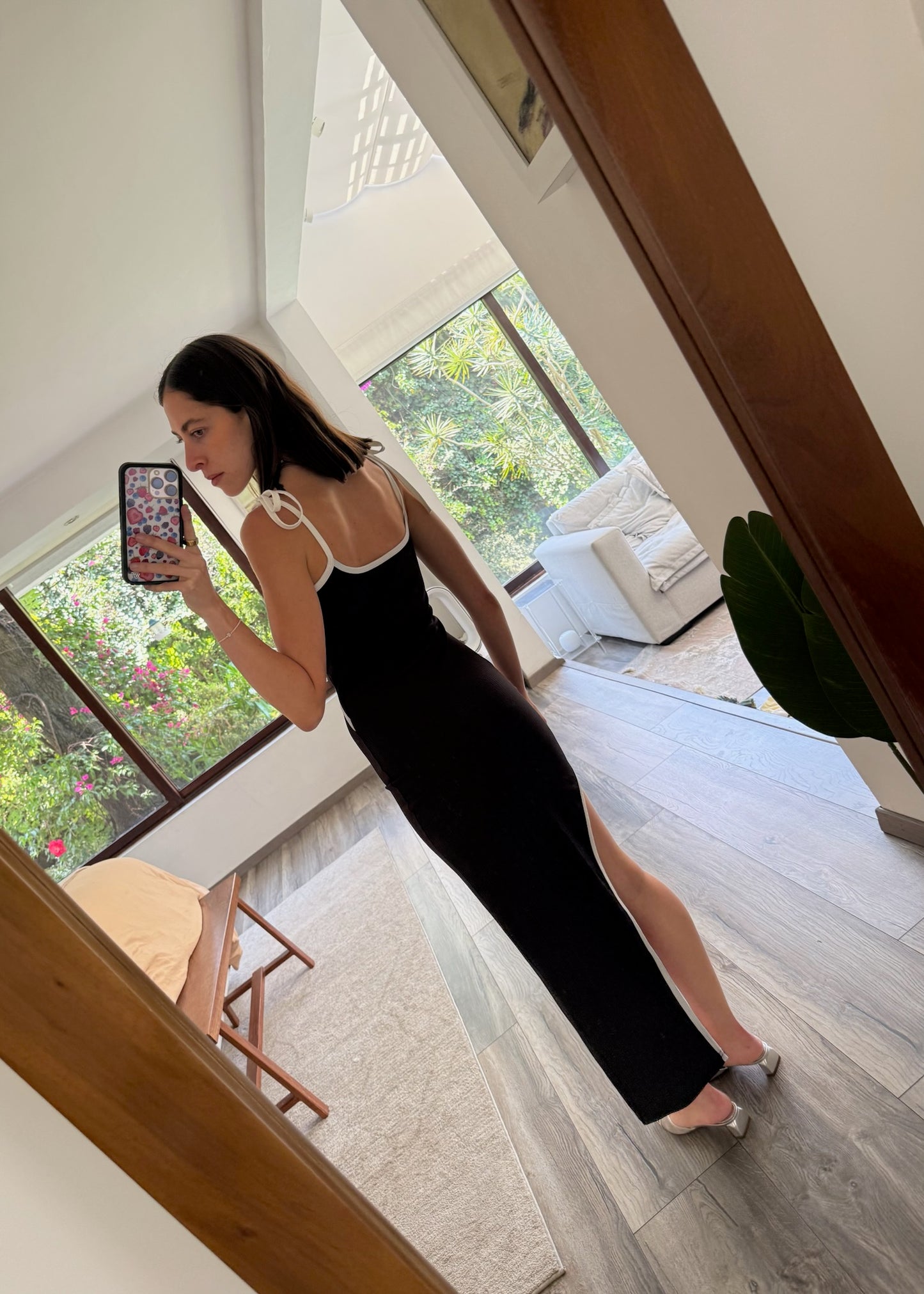 VESTIDO B&W MIDI CON CUT OUTS