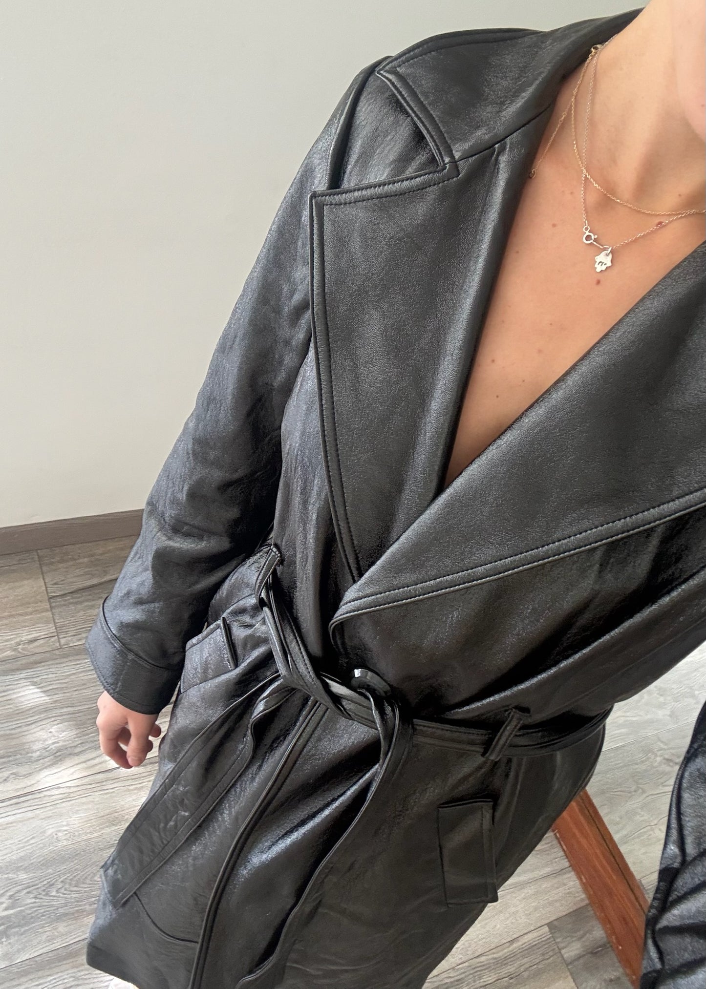 GABARDINA DE FAUX LEATHER SHINY