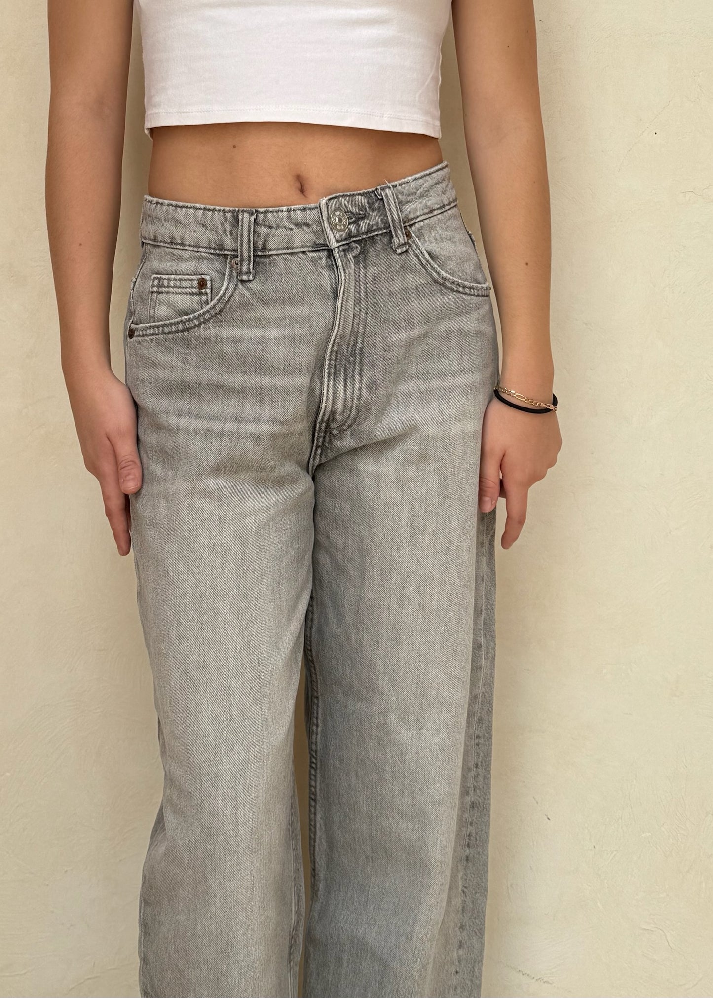JEANS HIGH RISE GRISES