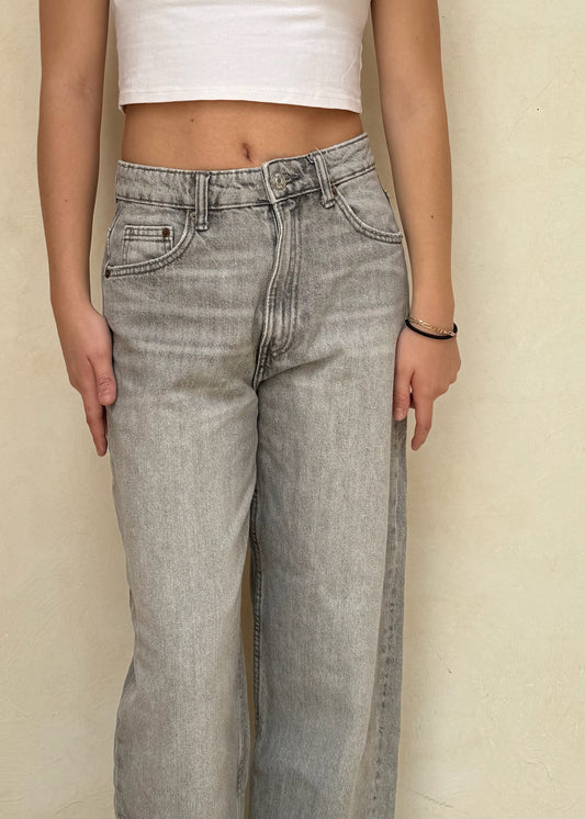 JEANS HIGH RISE GRISES