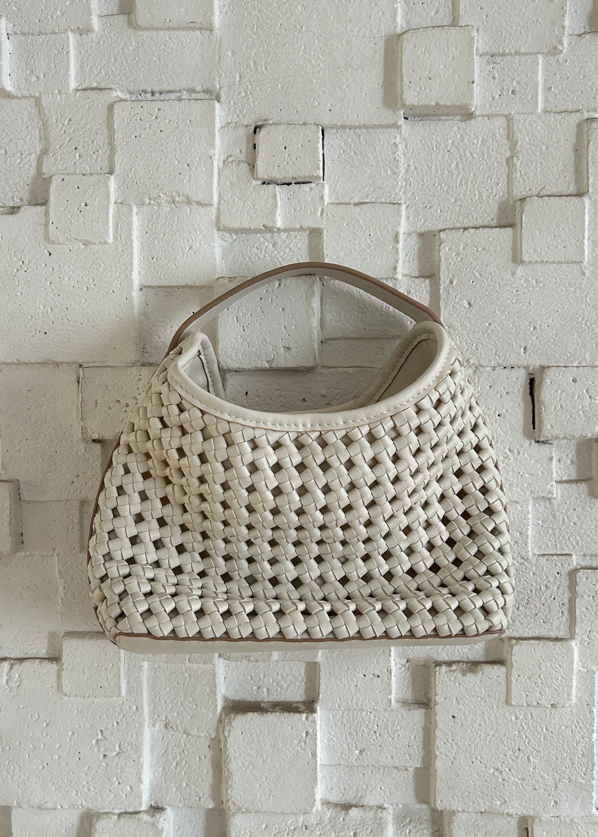 MINI BOLSA DE TEJIDO ENTRELAZADO