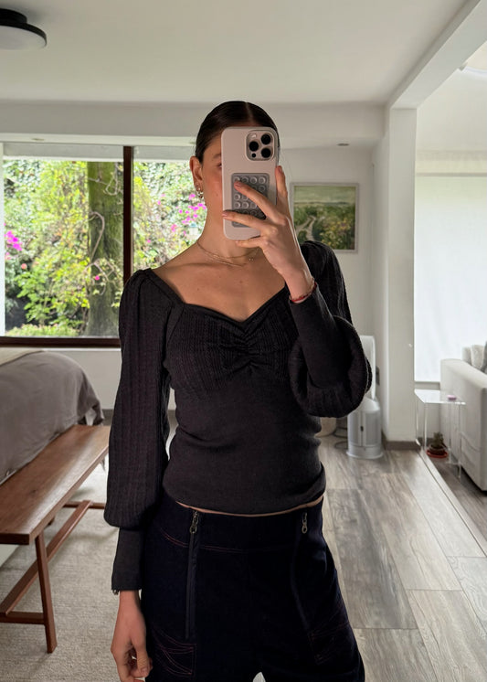 HEART NECKLINE TOP